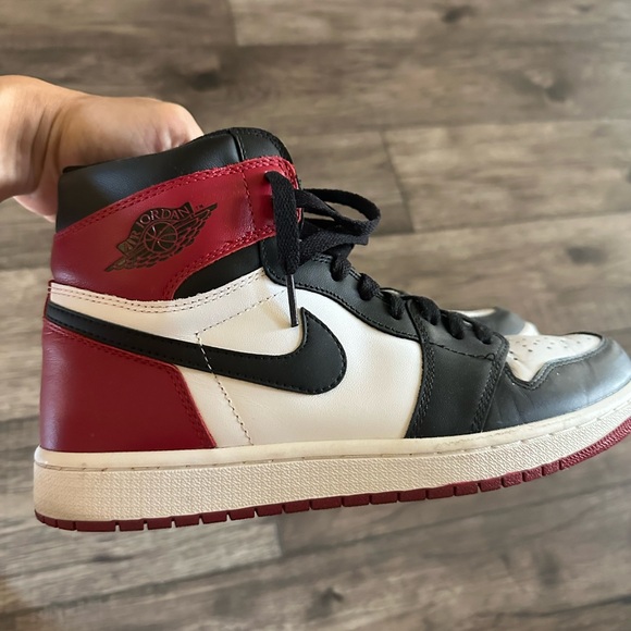 US-9  Air Jordan 1 black toe - Picture 1 of 6